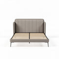 Lit en simili cuir beige avec sommier à lattes dimensions 200 x 160 x 100cm